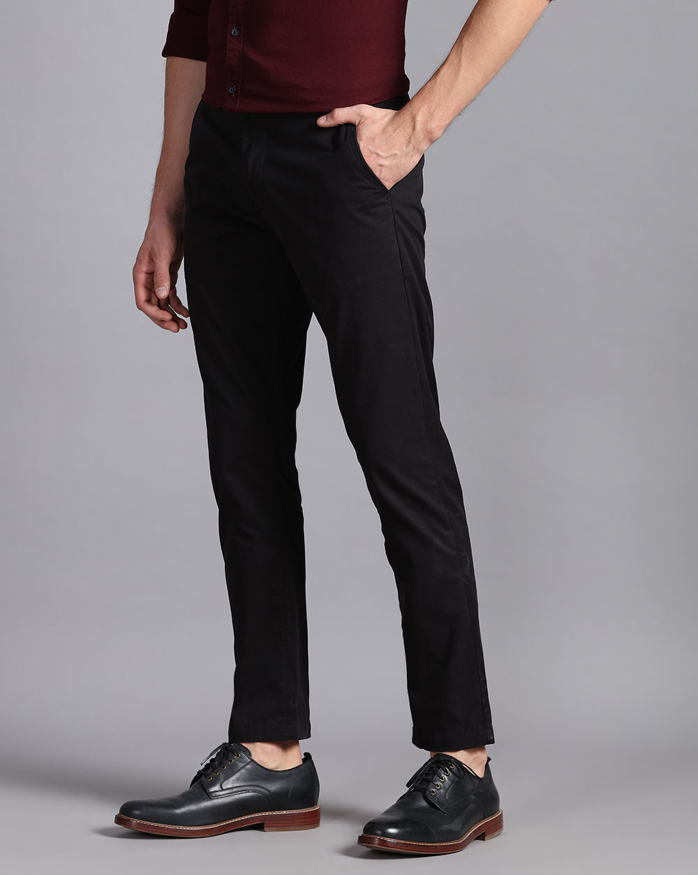 Buy Men Black Slim Fit Solid Casual Trousers Online - 359377 | Allen Solly